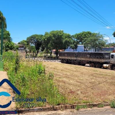 Terreno Av. Durval Rodrigues Lopes, esquina com a R. Duque de Caxias - 3